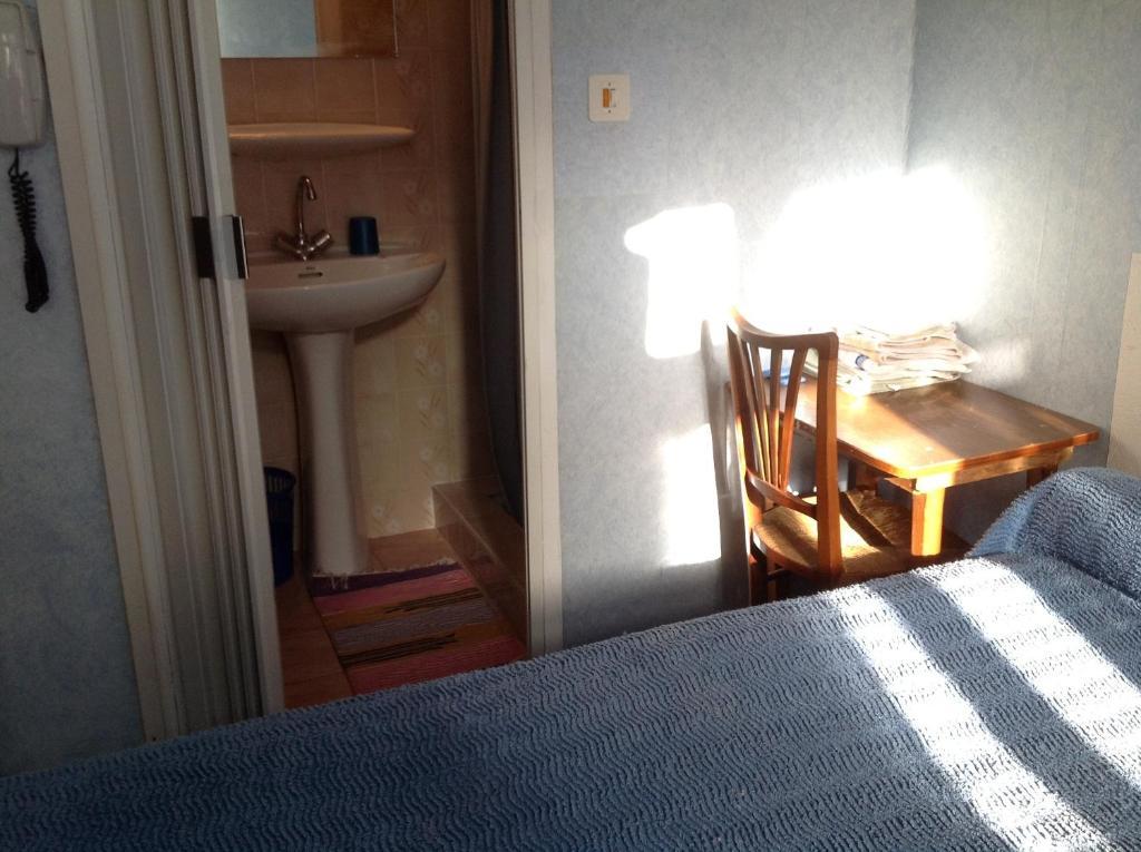 Maison Notre Dame De La Treille Lourdes Zimmer foto